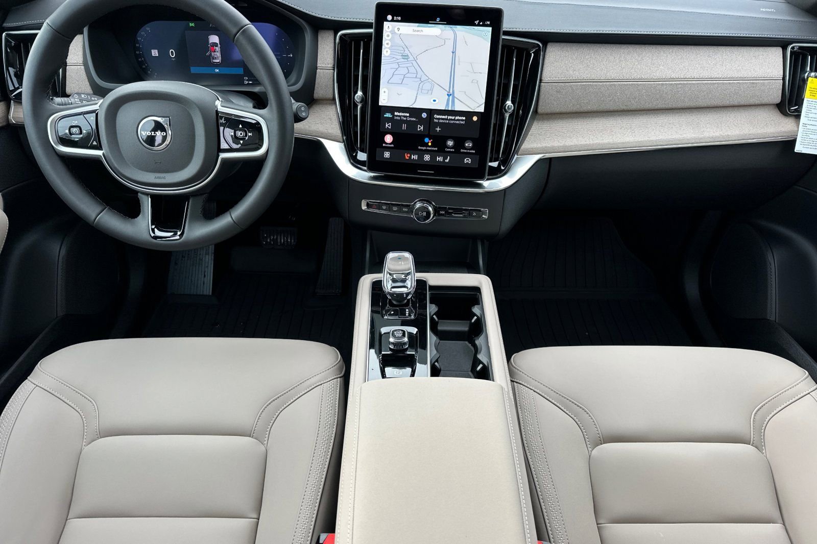 New 2026 Volvo XC90 T8 Plus w/ Protection Package Premier image 12