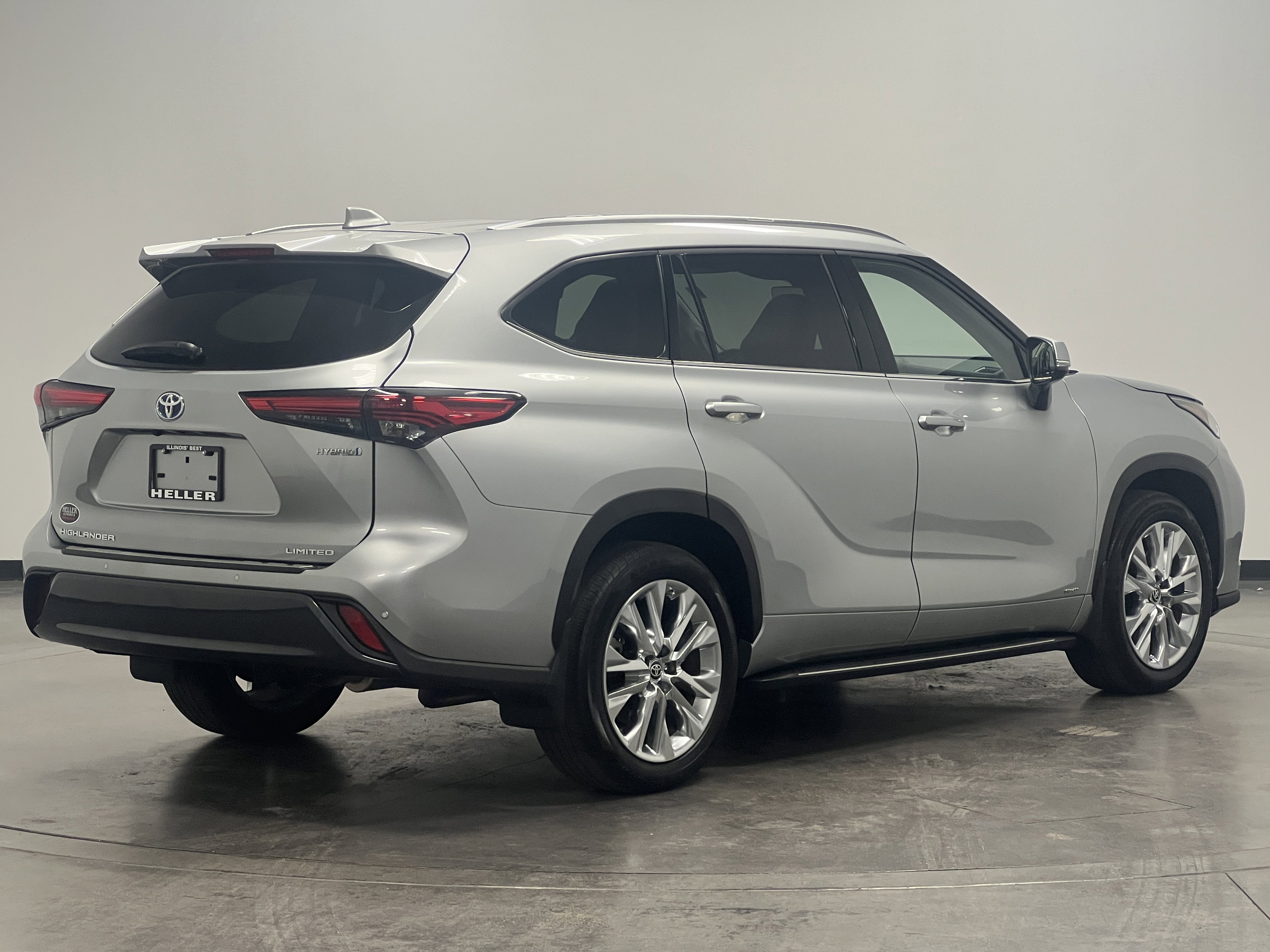 Used 2023 Toyota Highlander Limited image 8