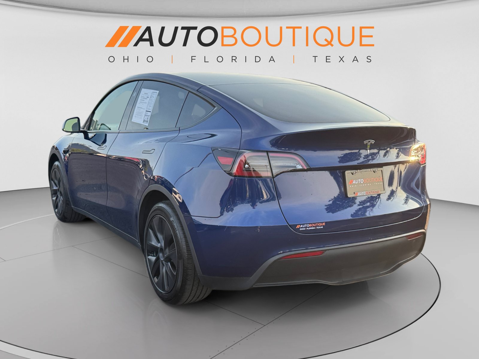 Used 2024 Tesla Model Y 2WD image 3