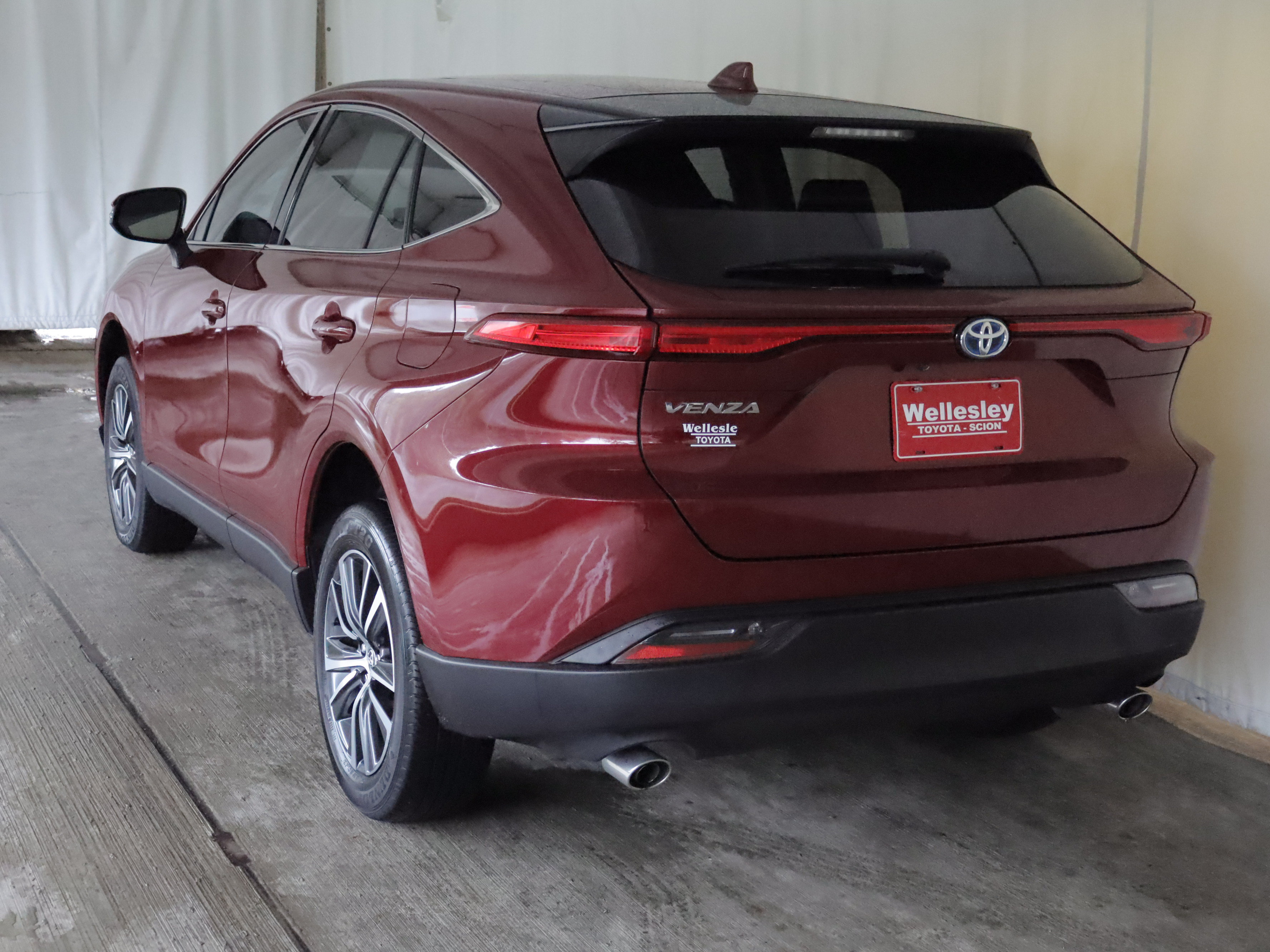 Used 2023 Toyota Venza LE AWD/4WD image 23