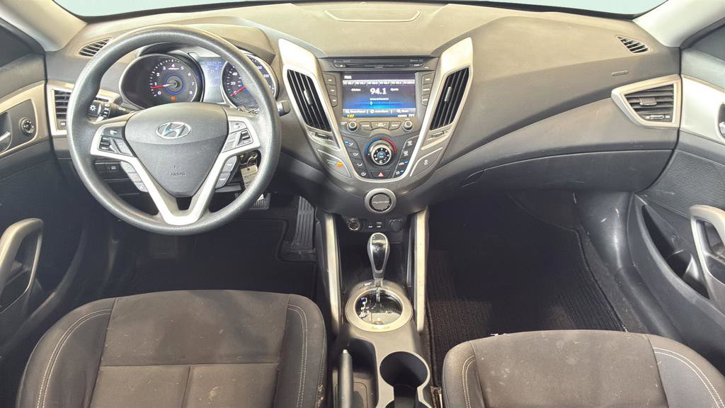 Used 2016 Hyundai Veloster FWD image 25