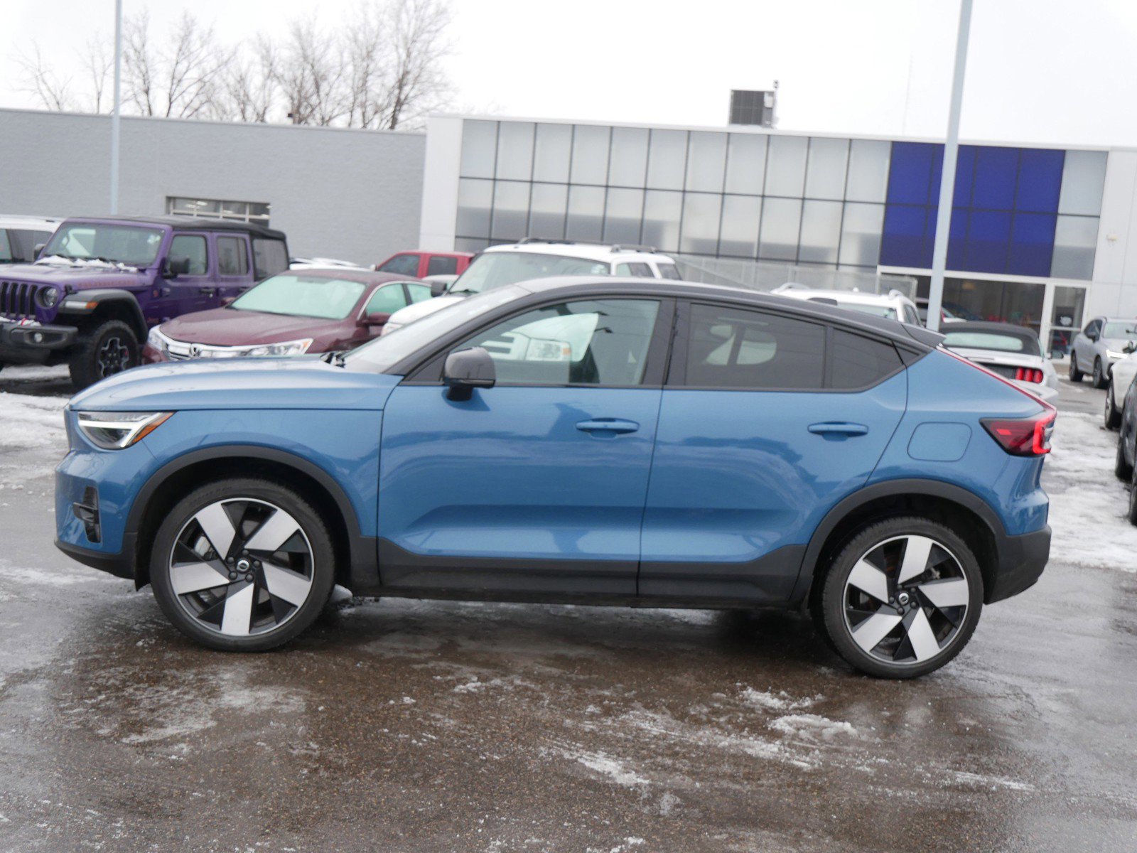 Used 2022 Volvo C40 P8 Recharge Ultimate image 4