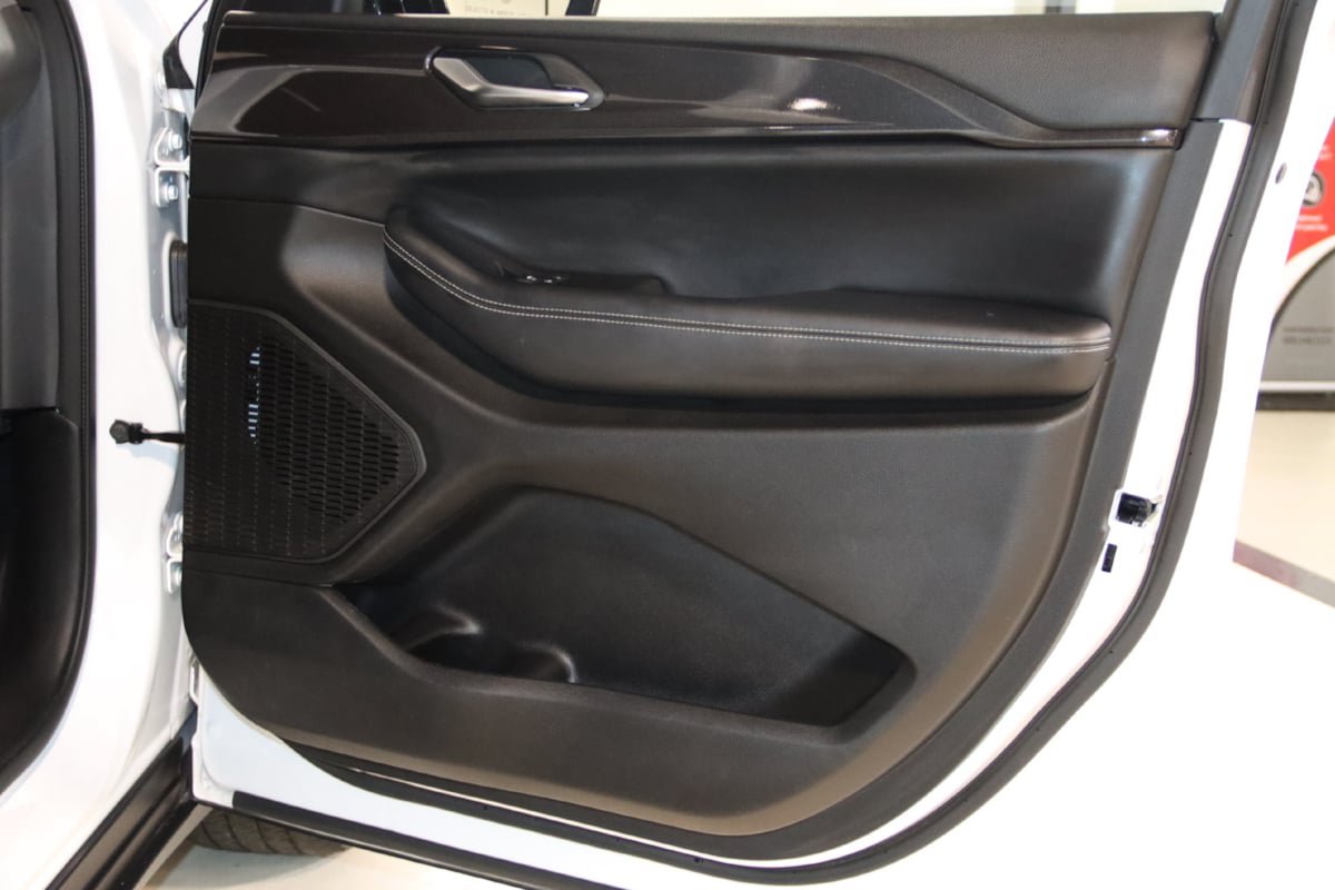 Used 2023 Jeep Grand Cherokee L Laredo AWD/4WD image 54