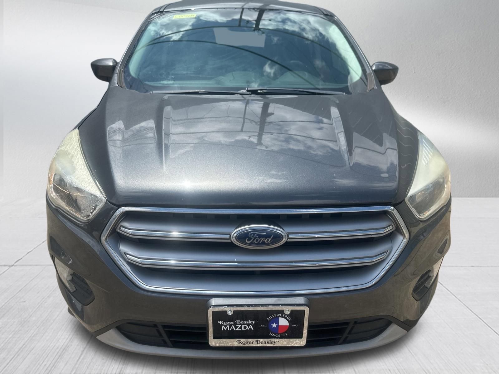 Used 2017 Ford Escape SE FWD image 2