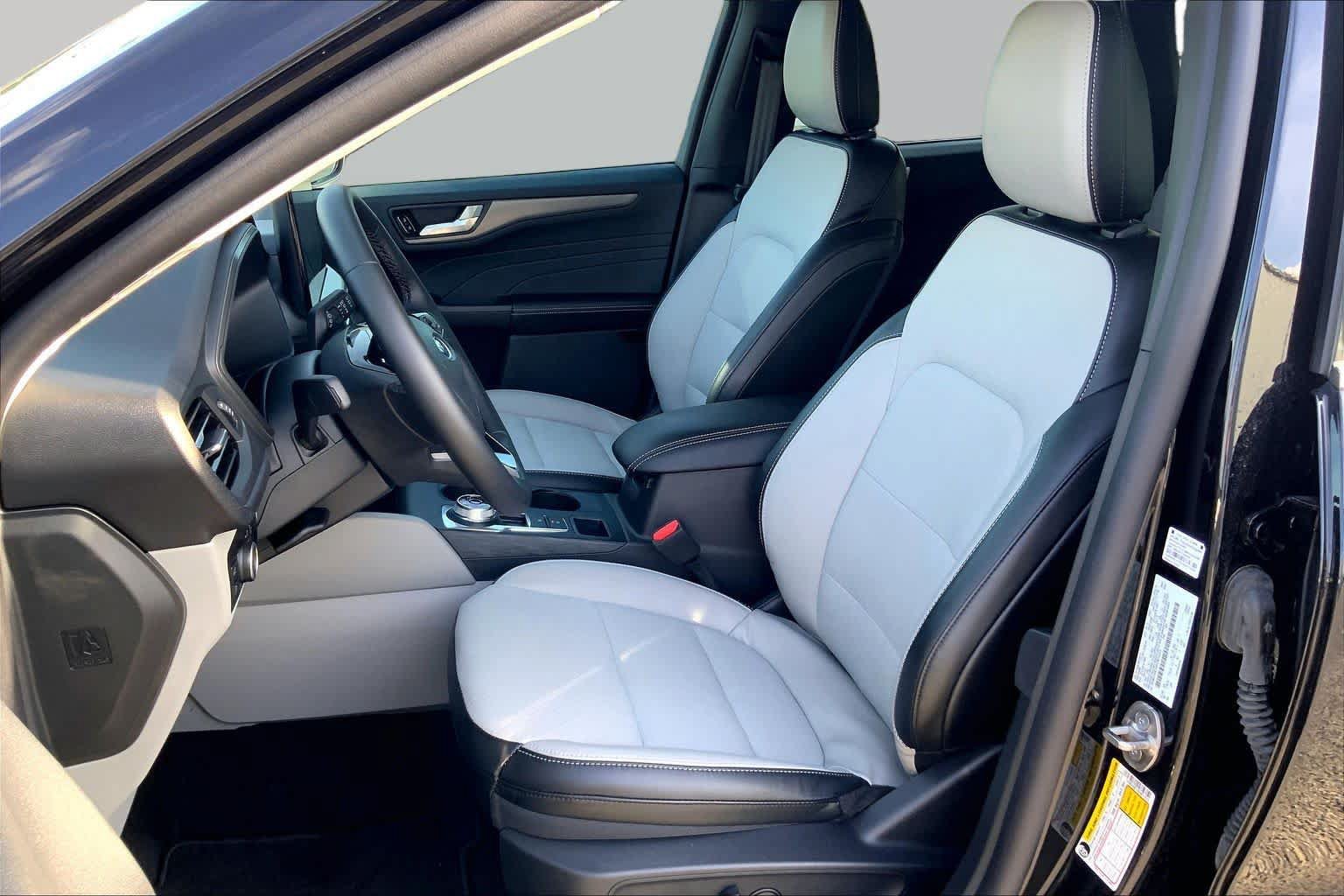 Used 2025 Ford Escape SE FWD image 16