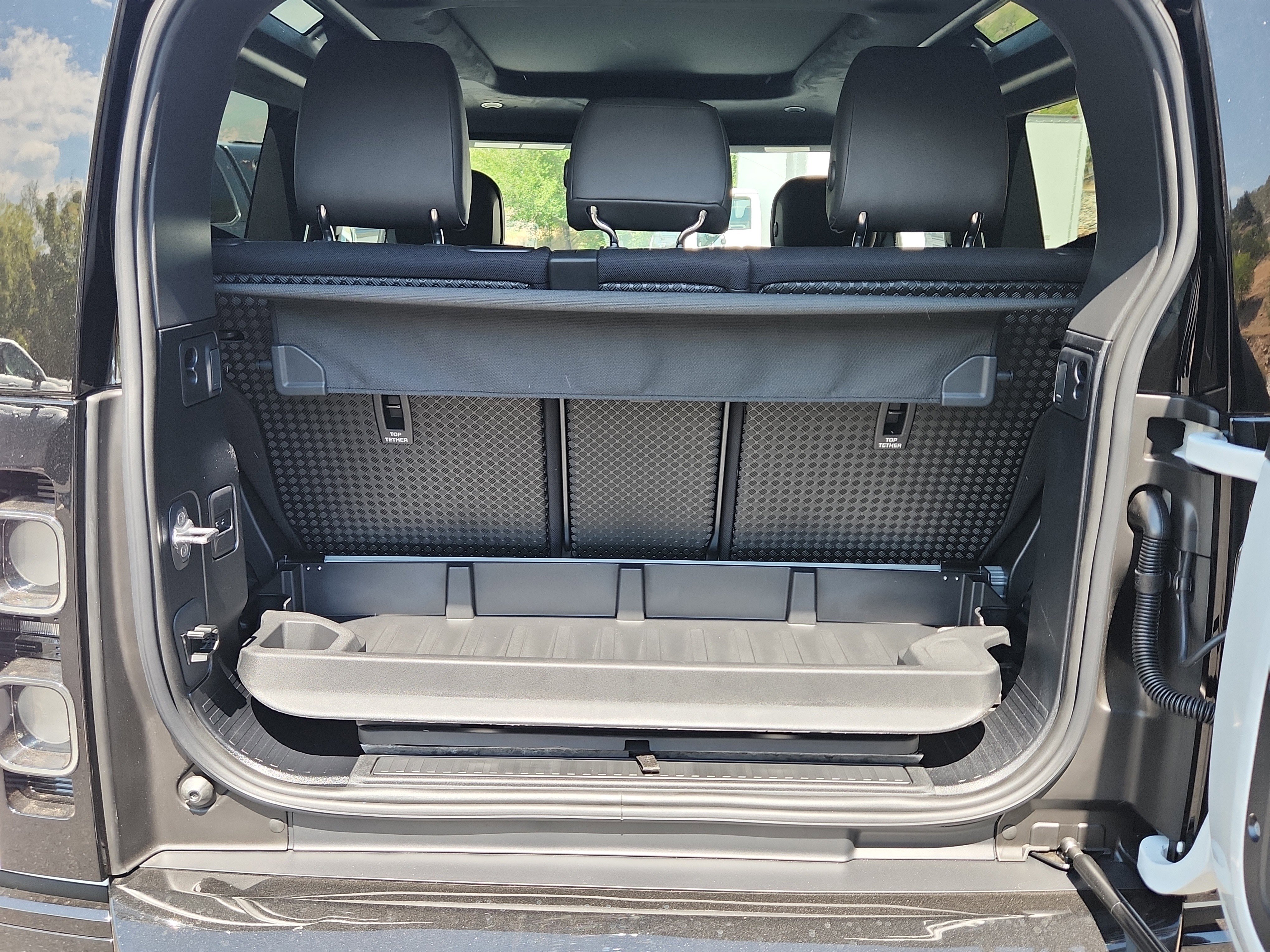 New 2025 Land Rover Defender 90 V8 image 16