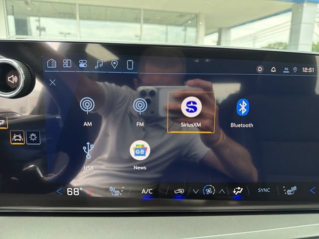New 2026 Chevrolet Traverse LT w/ Sun and Wheel Package FWD image 17
