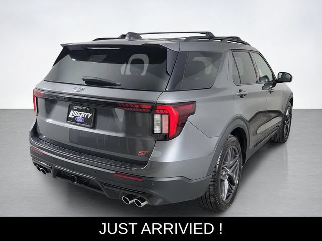 Used 2025 Ford Explorer ST AWD/4WD image 3