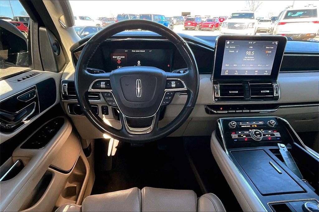 Used 2019 Lincoln Navigator Select image 5