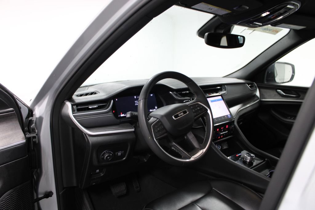 Used 2024 Jeep Grand Cherokee Limited image 17