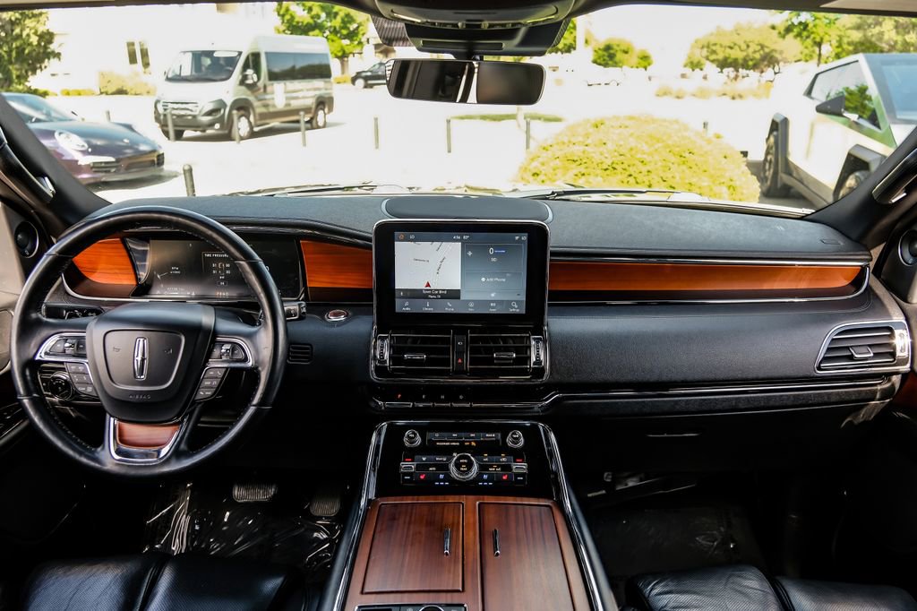 Used 2020 Lincoln Navigator Reserve image 11
