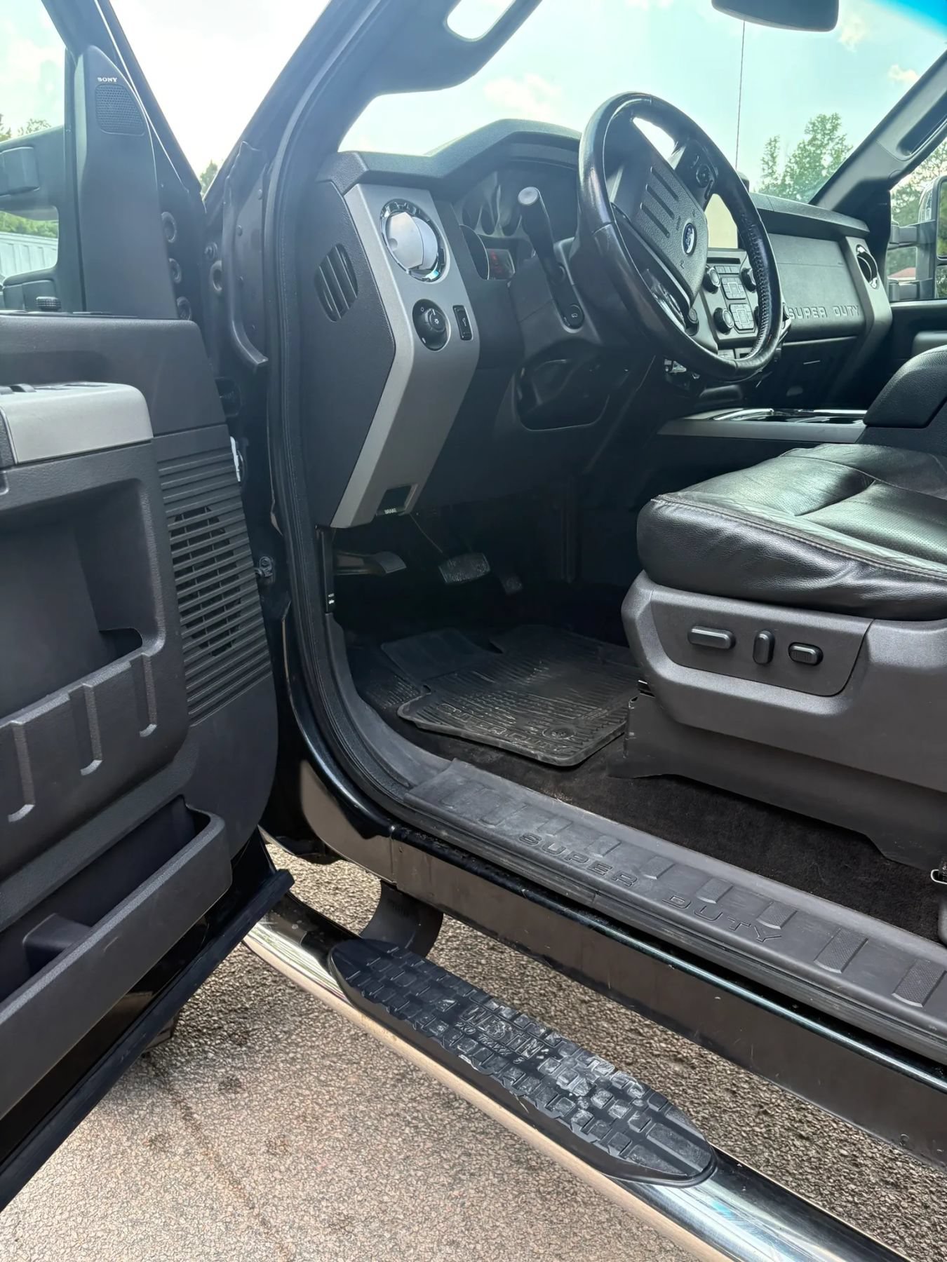 Used 2015 Ford F250 Lariat w/ Lariat Chrome Package AWD/4WD image 43