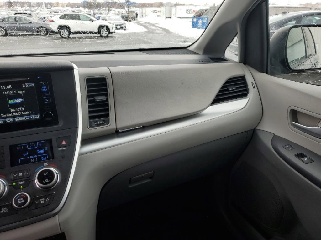 Used 2015 Toyota Sienna LE image 21