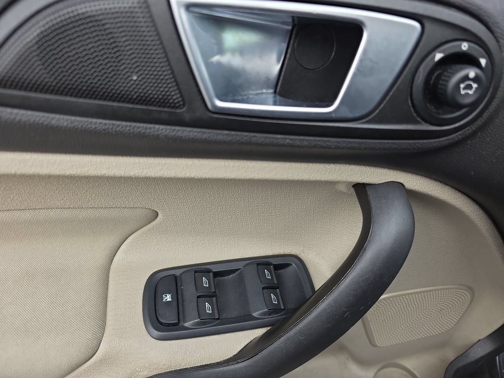 Used 2015 Ford Fiesta SE FWD image 18