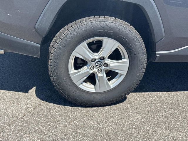Used 2019 Toyota RAV4 XLE AWD/4WD image 11