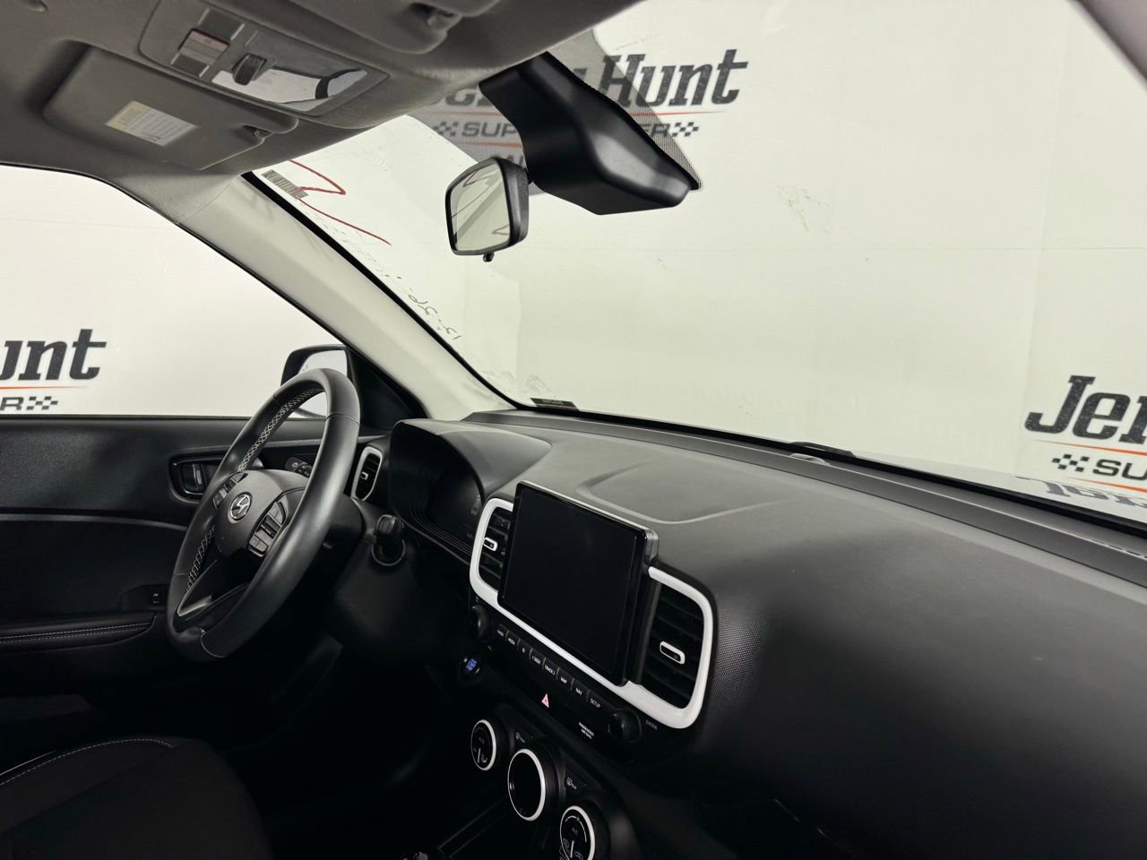 Used 2024 Hyundai Venue Limited image 31