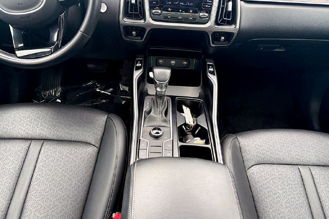 Used 2022 Kia Sorento S w/ Panoramic Sunroof Package AWD/4WD image 12