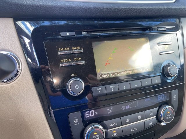 Used 2014 Nissan Rogue SV image 3