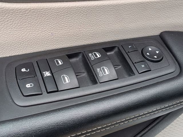 Certified 2023 Chrysler Pacifica Touring-L image 15