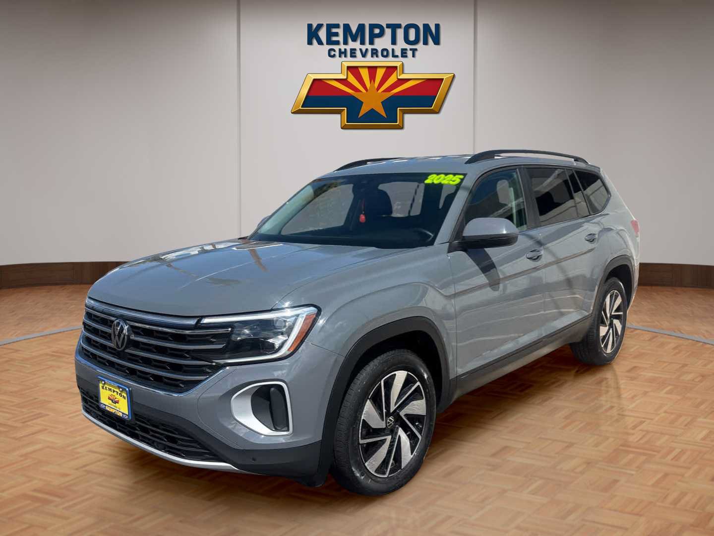 Used 2025 Volkswagen Atlas SE AWD/4WD image 2