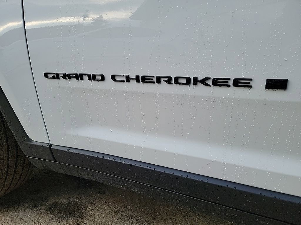 New 2026 Jeep Grand Cherokee Altitude image 20