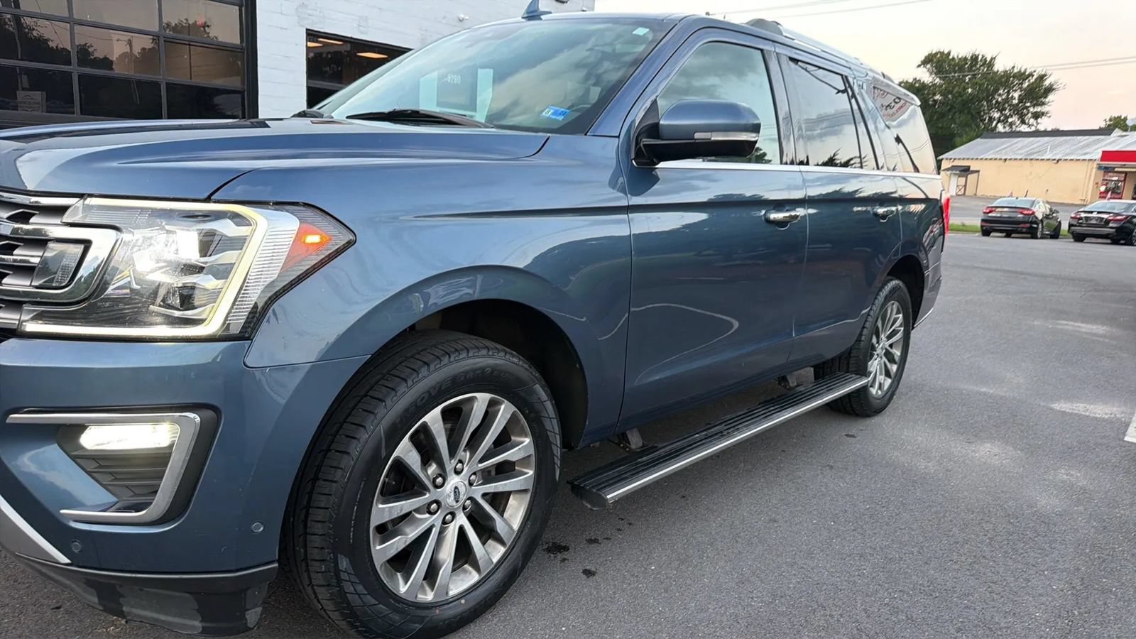 Used 2018 Ford Expedition Limited w/ Equipment Group 301A AWD/4WD image 13