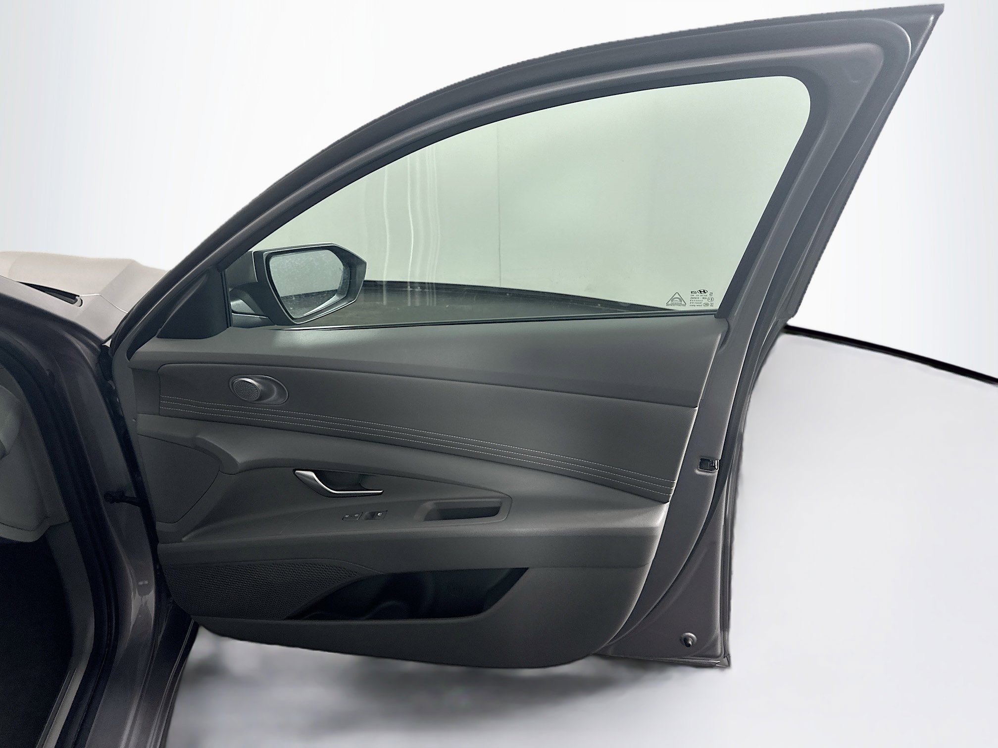 Used 2025 Hyundai Elantra SEL FWD image 32