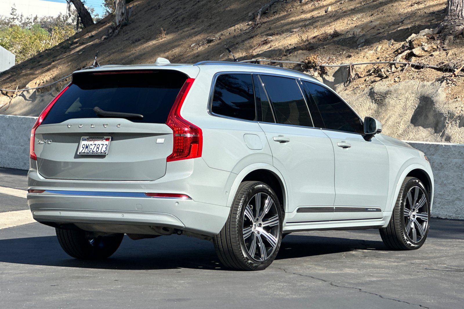 Certified 2024 Volvo XC90 T8 Plus w/ Protection Package Premier AWD/4WD image 4