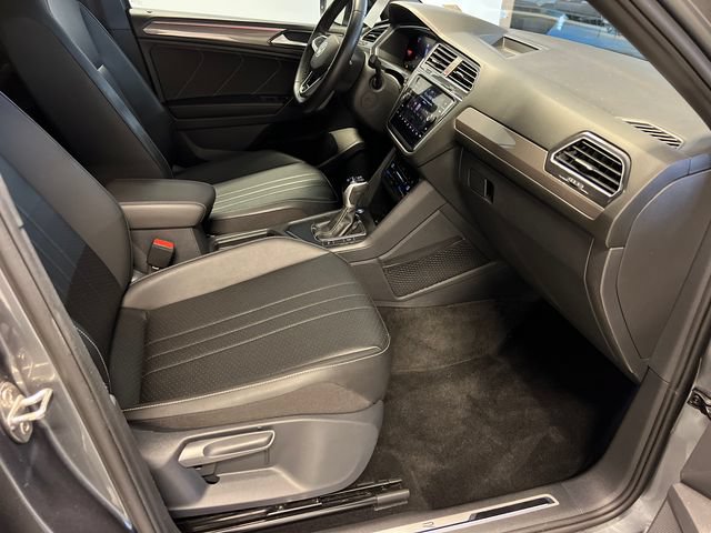 Certified 2023 Volkswagen Tiguan SE R-Line FWD image 10