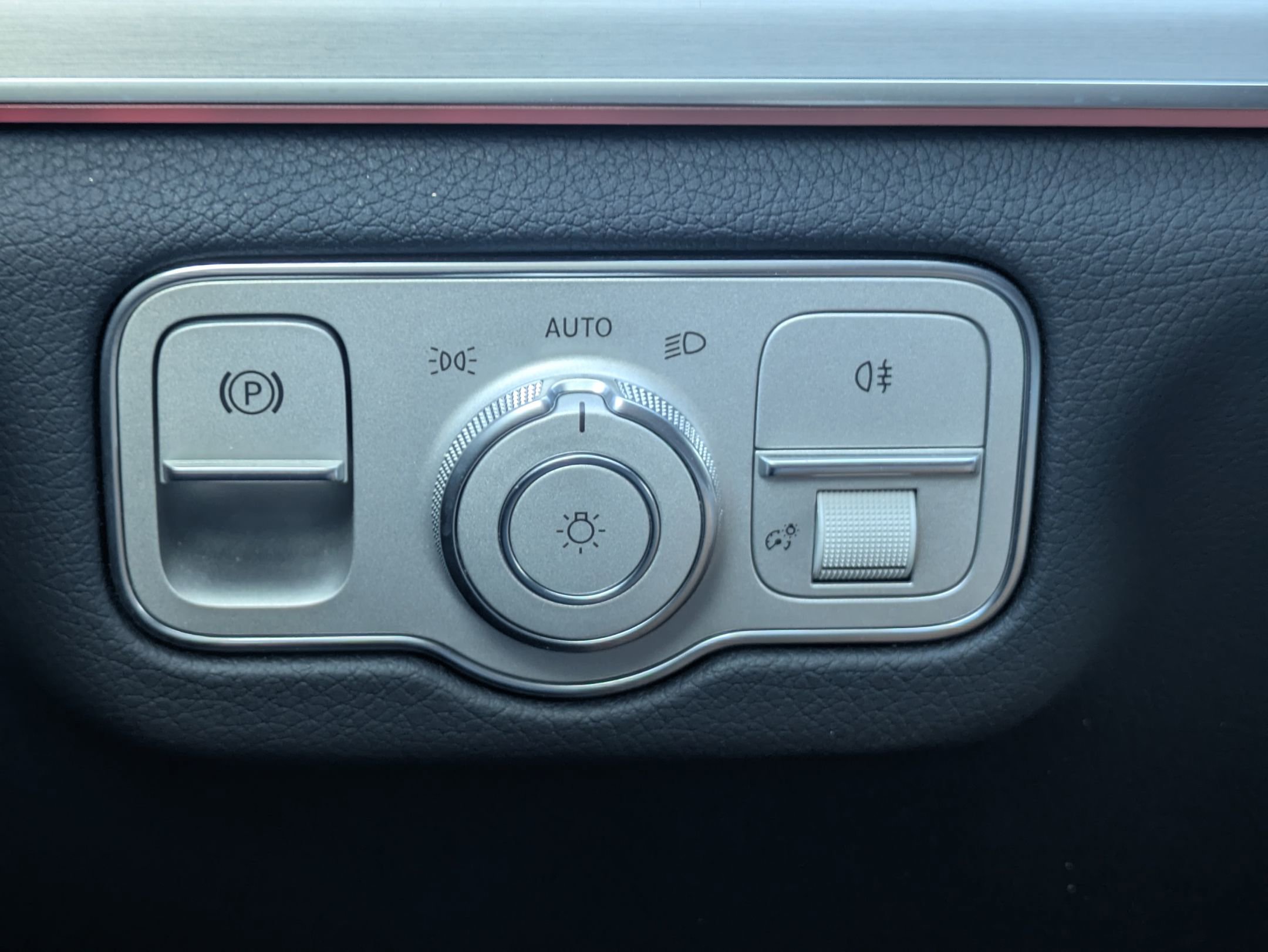 Used 2024 Mercedes-Benz GLE 450 4MATIC w/ AMG Line Exterior image 19