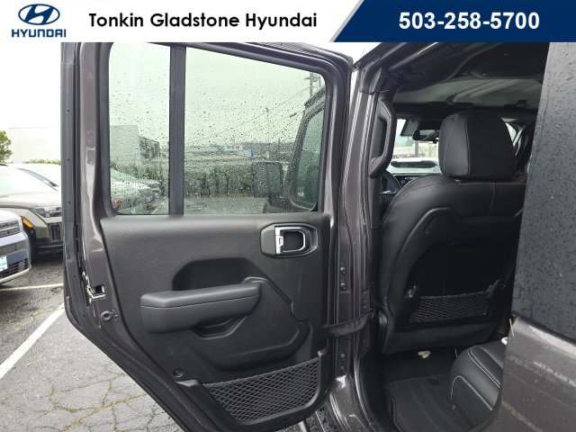 Used 2025 Jeep Wrangler Unlimited Rubicon image 25