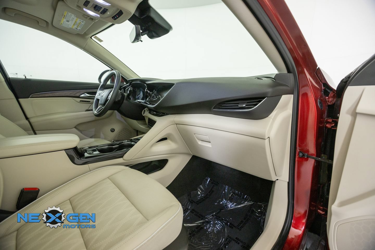 Used 2022 Buick Envision Avenir w/ Technology Package II FWD image 43
