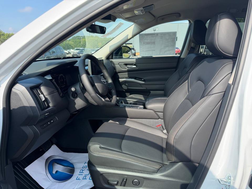 New 2026 Nissan Pathfinder SL FWD image 30
