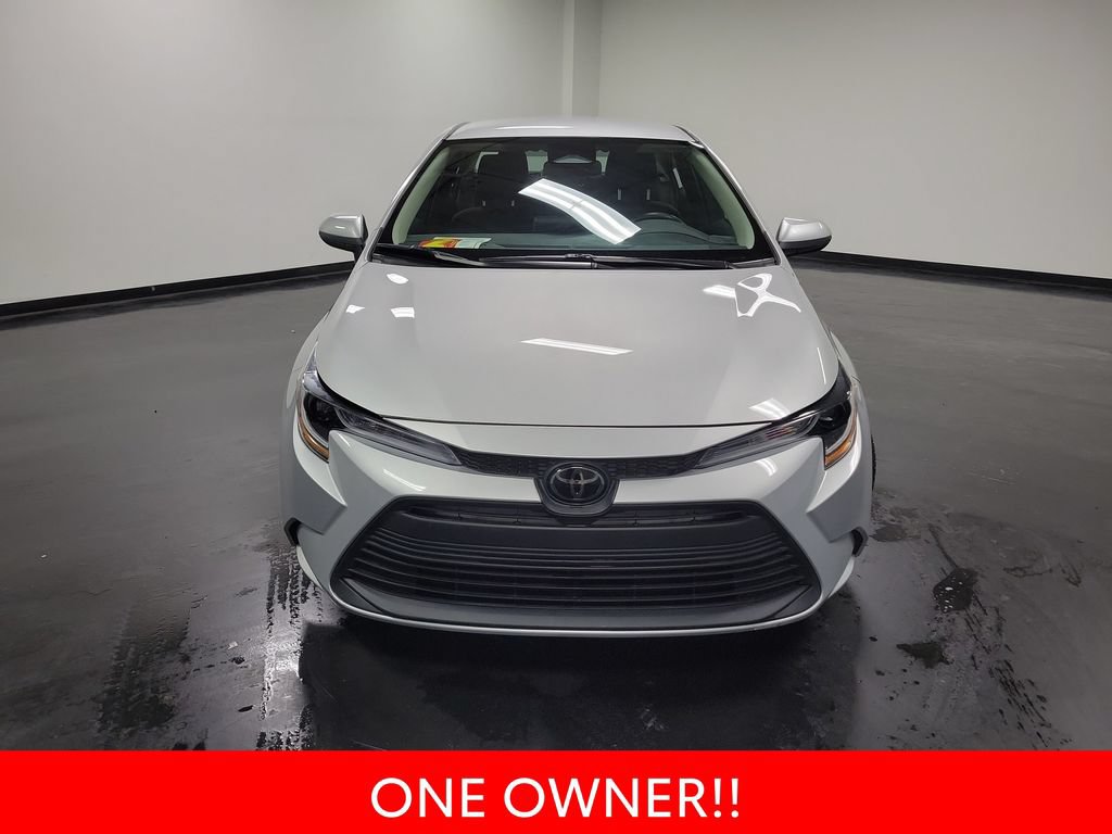Used 2023 Toyota Corolla LE FWD image 3