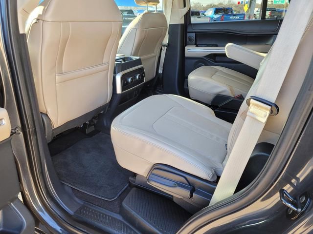 Used 2022 Ford Expedition Limited image 3