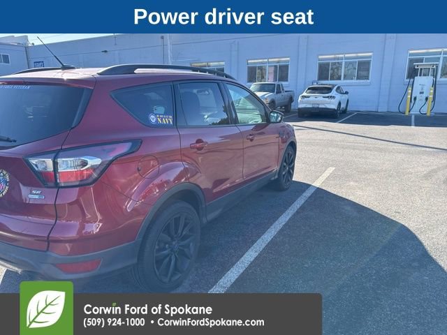 Used 2017 Ford Escape SE w/ SE Sport Appearance Package image 4