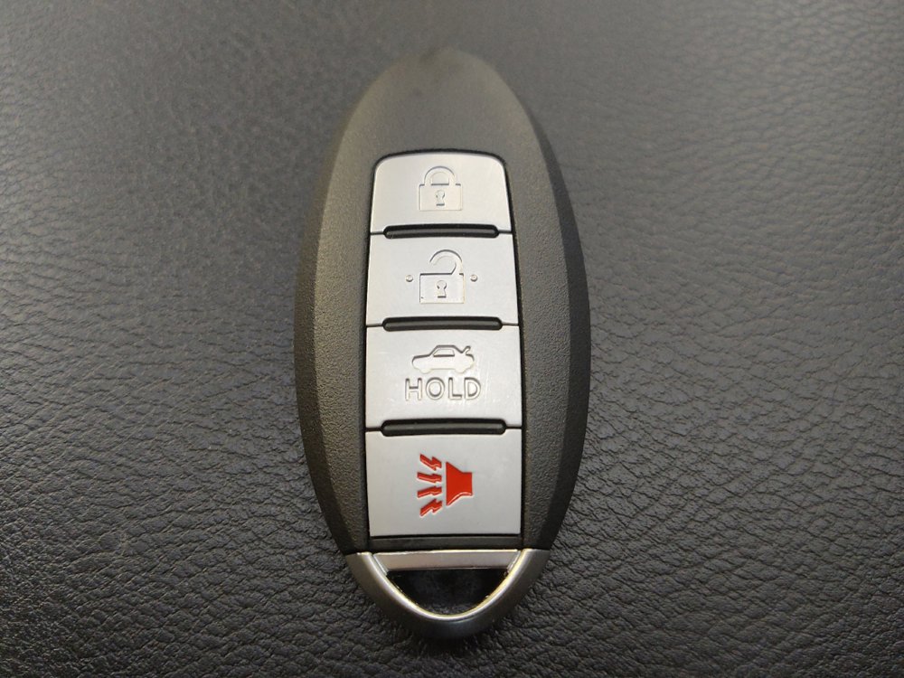 Used 2021 Nissan Versa SV FWD image 32