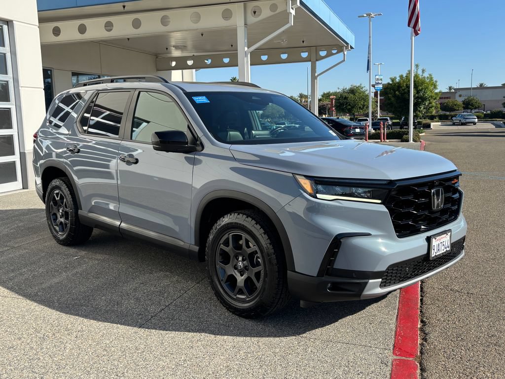 Used 2023 Honda Pilot TrailSport image 3