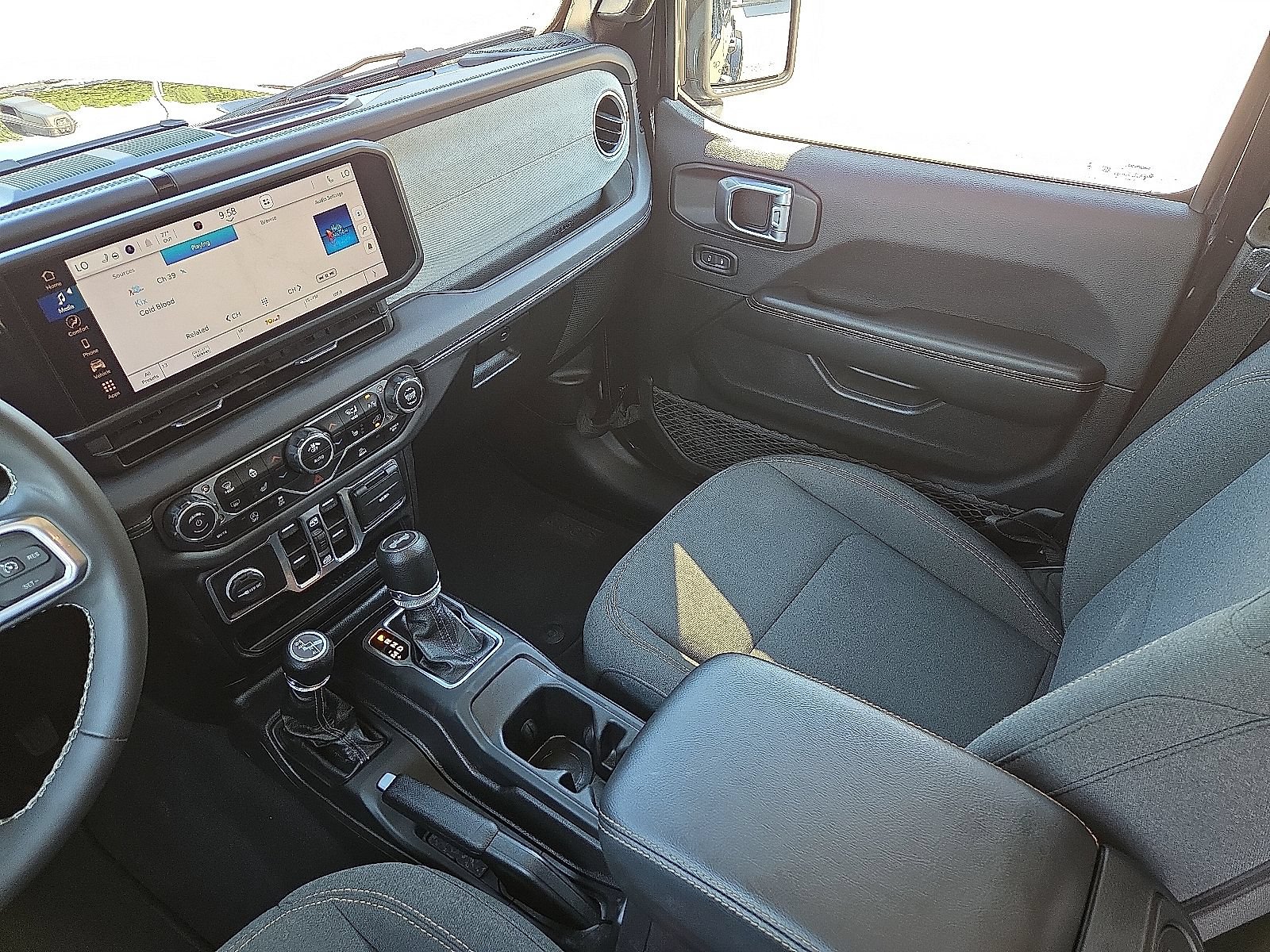 Used 2025 Jeep Wrangler Unlimited Sahara AWD/4WD image 12