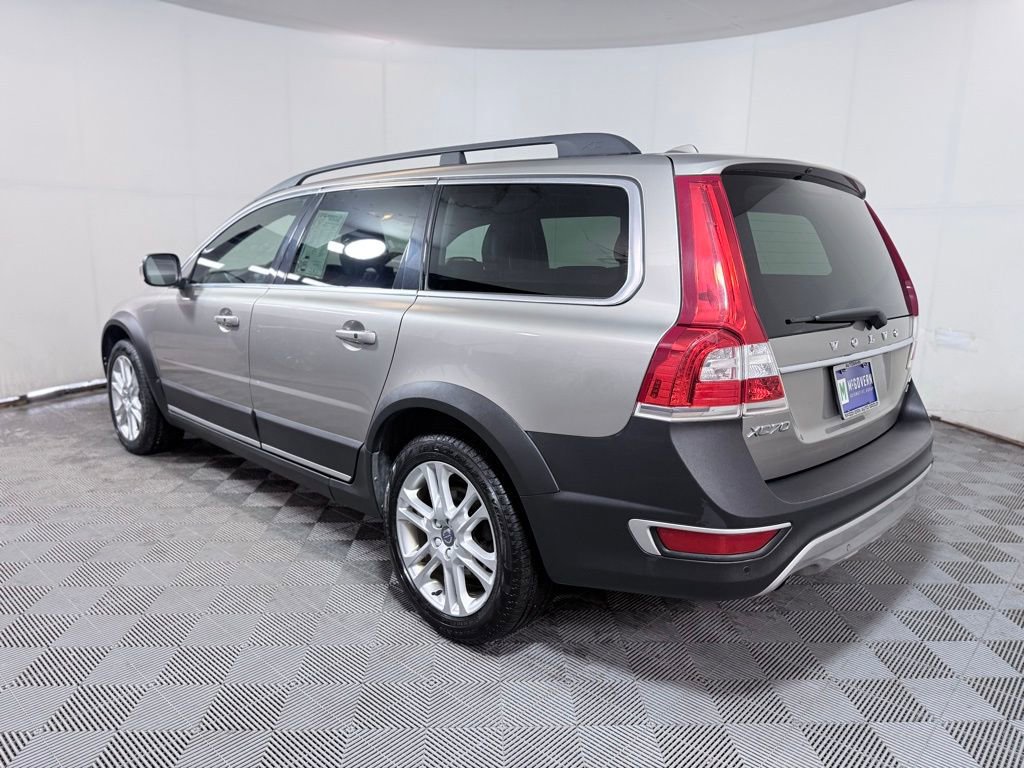 Used 2016 Volvo XC70 T5 Premier w/ Proximity Package image 4