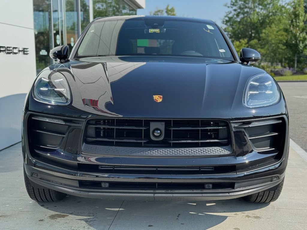 Certified 2025 Porsche Macan AWD/4WD image 7
