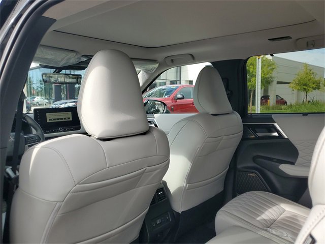 New 2025 Mitsubishi Outlander AWD image 14