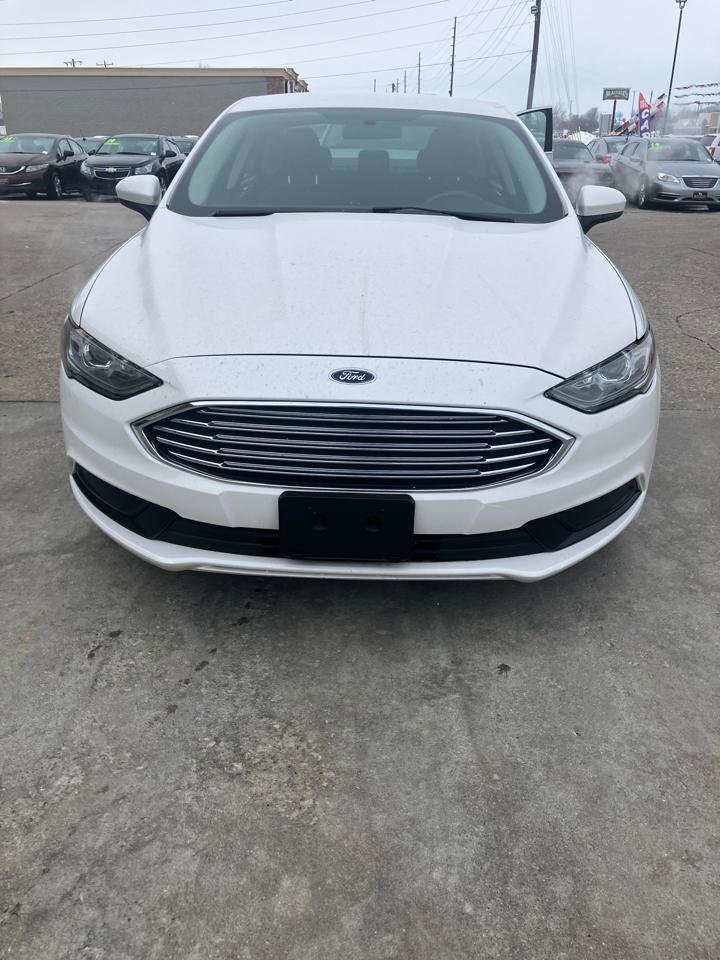 Used 2017 Ford Fusion SE w/ Fusion SE Technology Package image 7