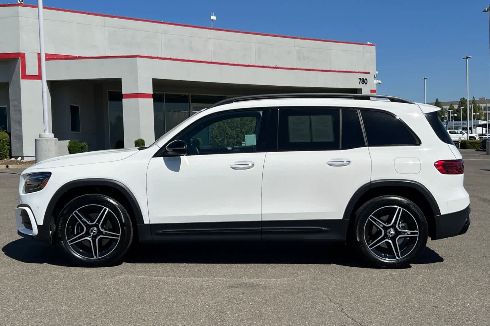 Used 2025 Mercedes-Benz GLB 250 image 9