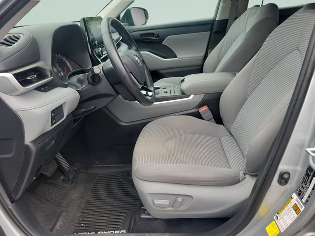 Used 2020 Toyota Highlander LE AWD/4WD image 18
