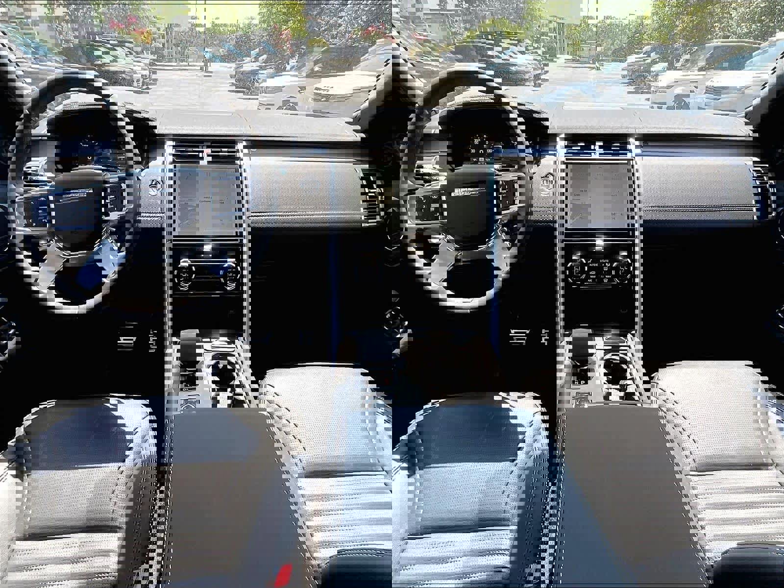 New 2025 Land Rover Discovery Dynamic SE image 7