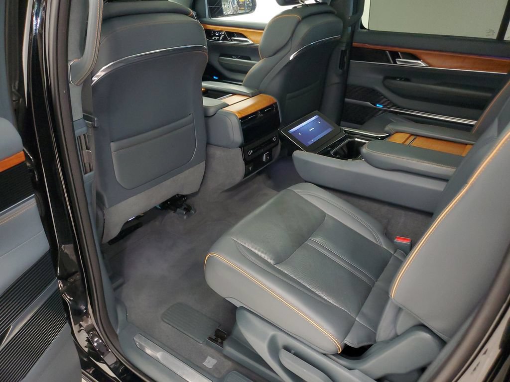 Used 2023 Jeep Grand Wagoneer Series II AWD/4WD image 26