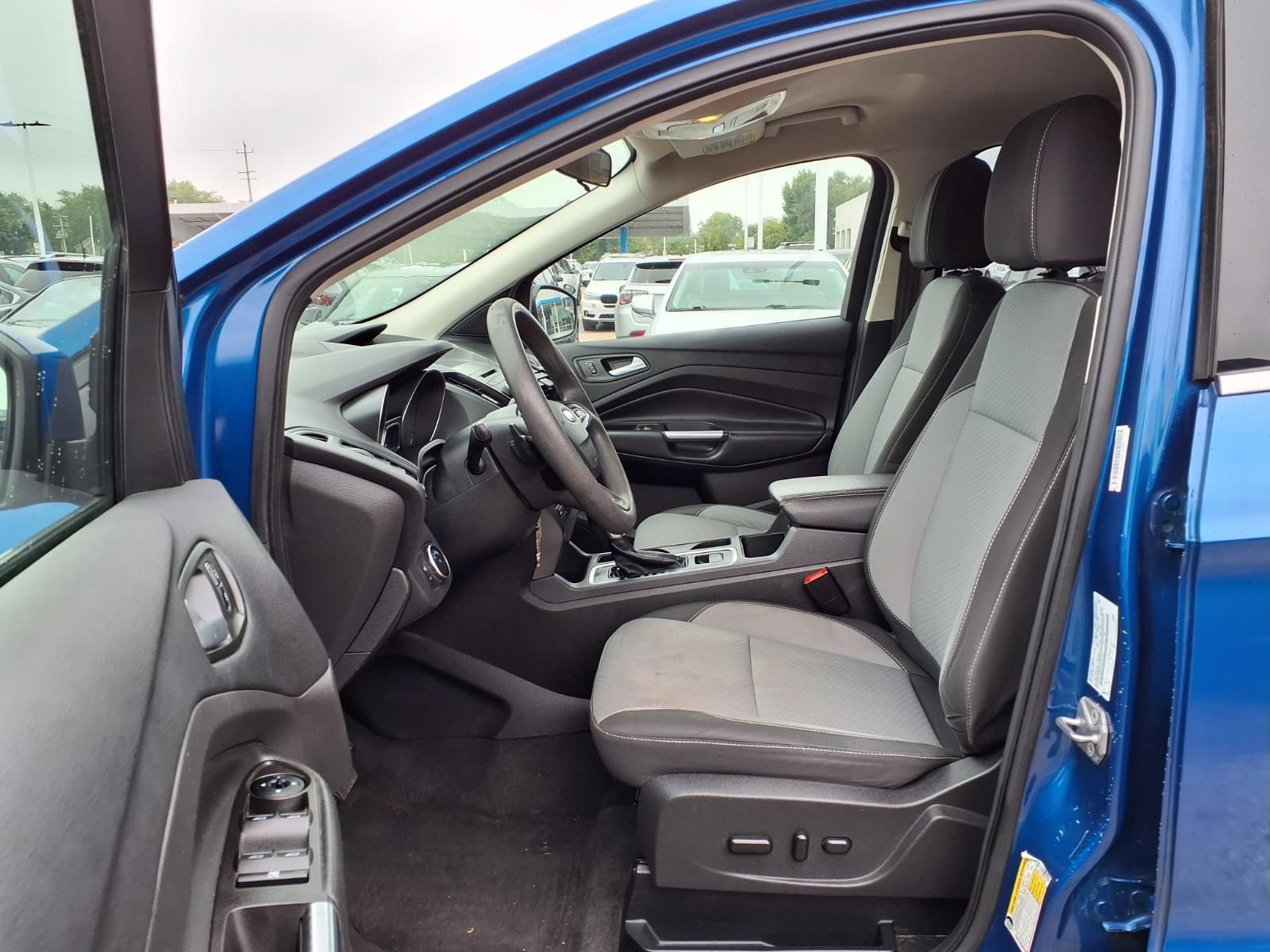 Used 2017 Ford Escape SE w/ SE Cold Weather Package FWD image 17
