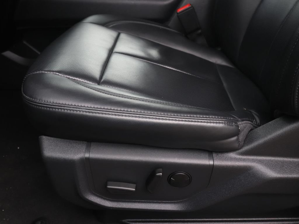 Certified 2024 Ford Expedition XLT RWD image 19