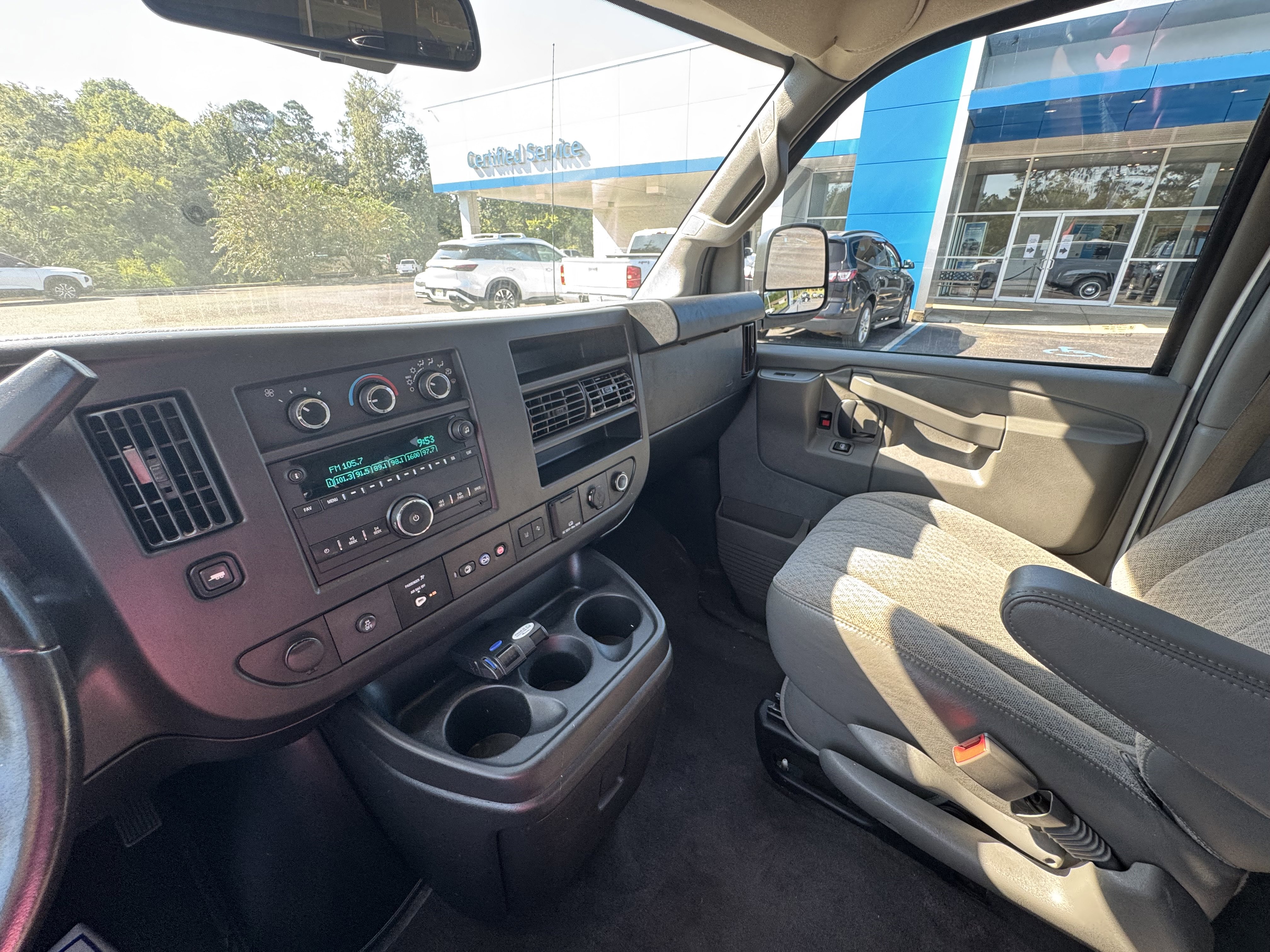 Used 2020 GMC Savana 3500 LT w/ LT Preferred Equipment Group RWD image 10